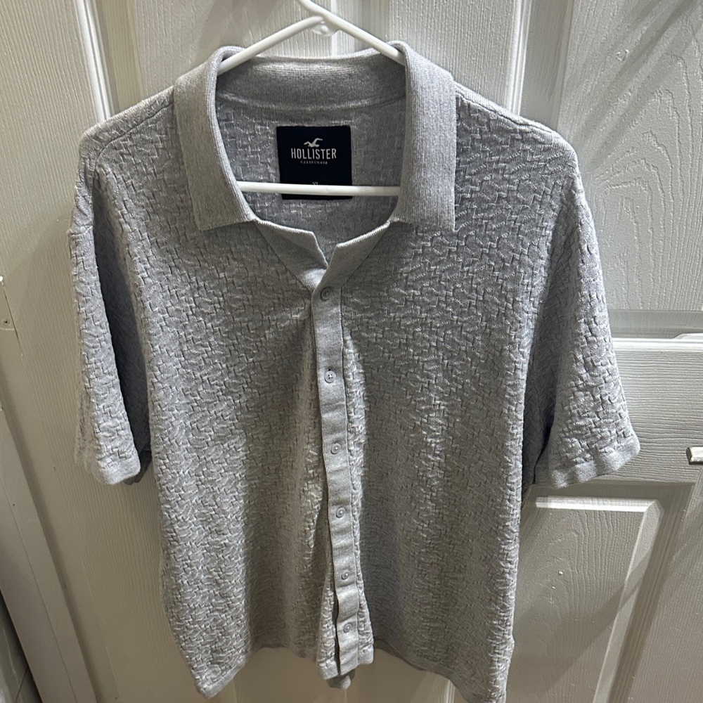 Hollister Men's Casual Gray Button Down Shirt